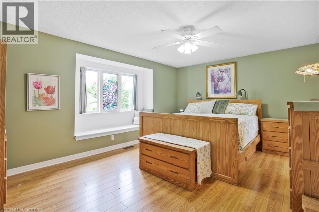 Photo 18 of 1256 Roundwood Crescent, Oakville ON