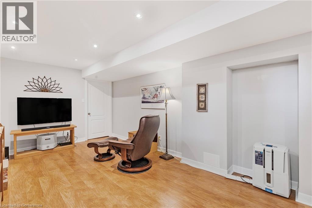 Photo 28 of 1256 Roundwood Crescent, Oakville ON