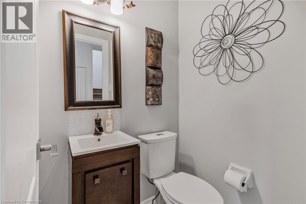Photo 12 of 1256 Roundwood Crescent, Oakville ON