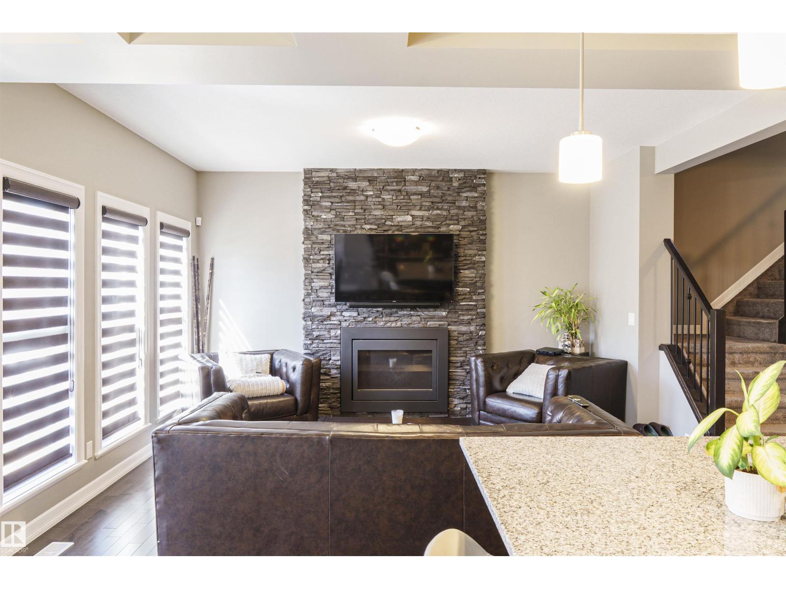 Photo 14 of 3307 Hilton Cr Nw, Edmonton AB