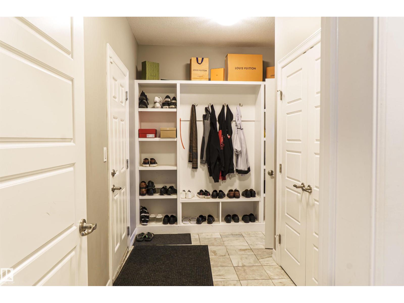 Photo 11 of 3307 Hilton Cr Nw, Edmonton AB