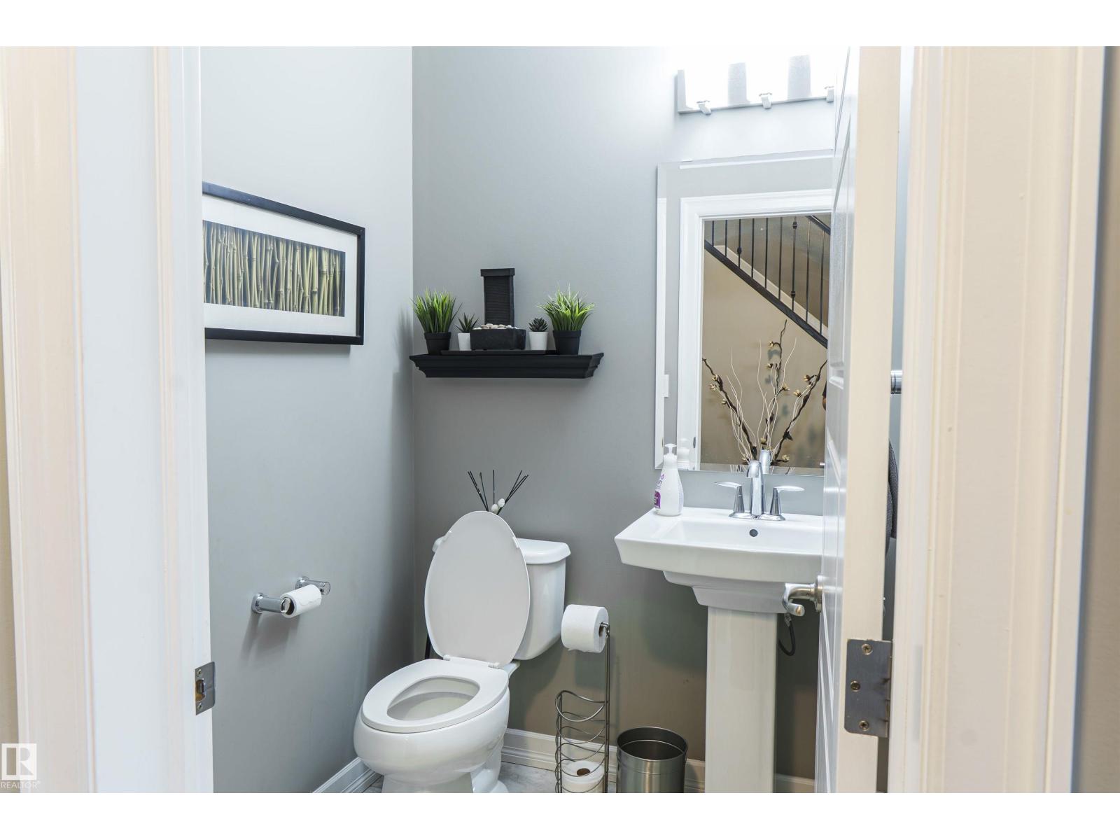 Photo 6 of 3307 Hilton Cr Nw, Edmonton AB