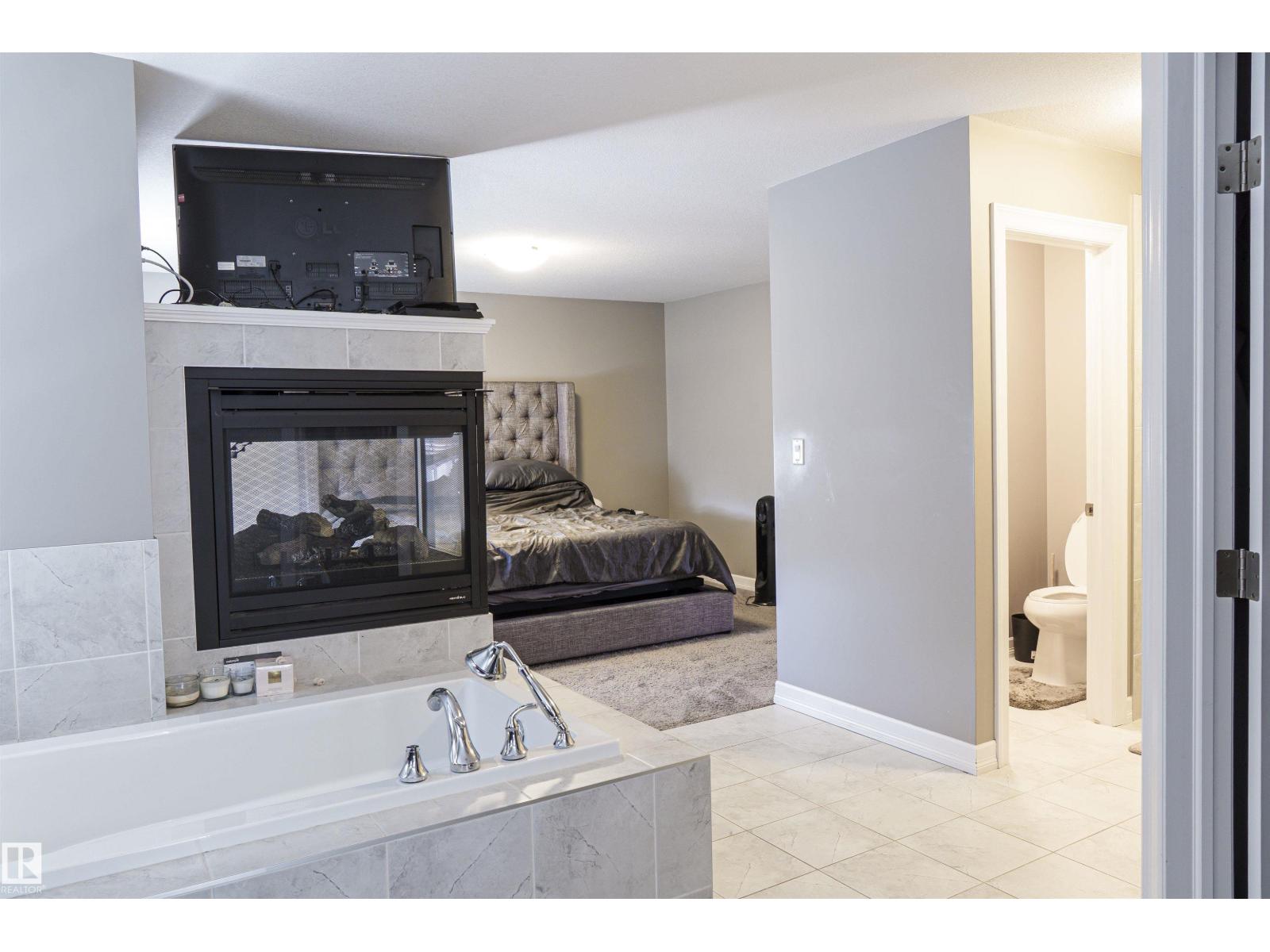 Photo 7 of 3307 Hilton Cr Nw, Edmonton AB