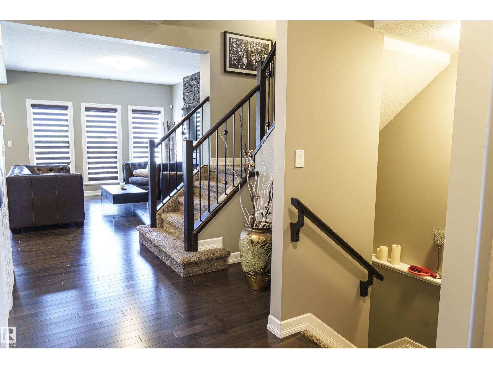 Photo 9 of 3307 Hilton Cr Nw, Edmonton AB
