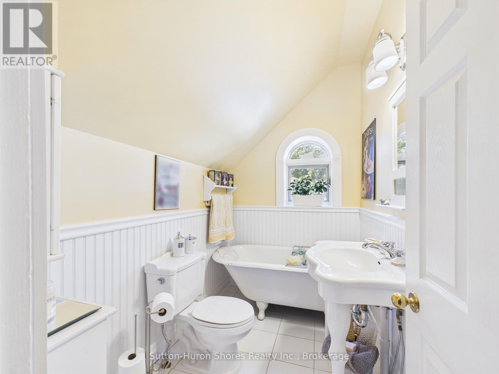 668 GUSTAVUS STREET - 35