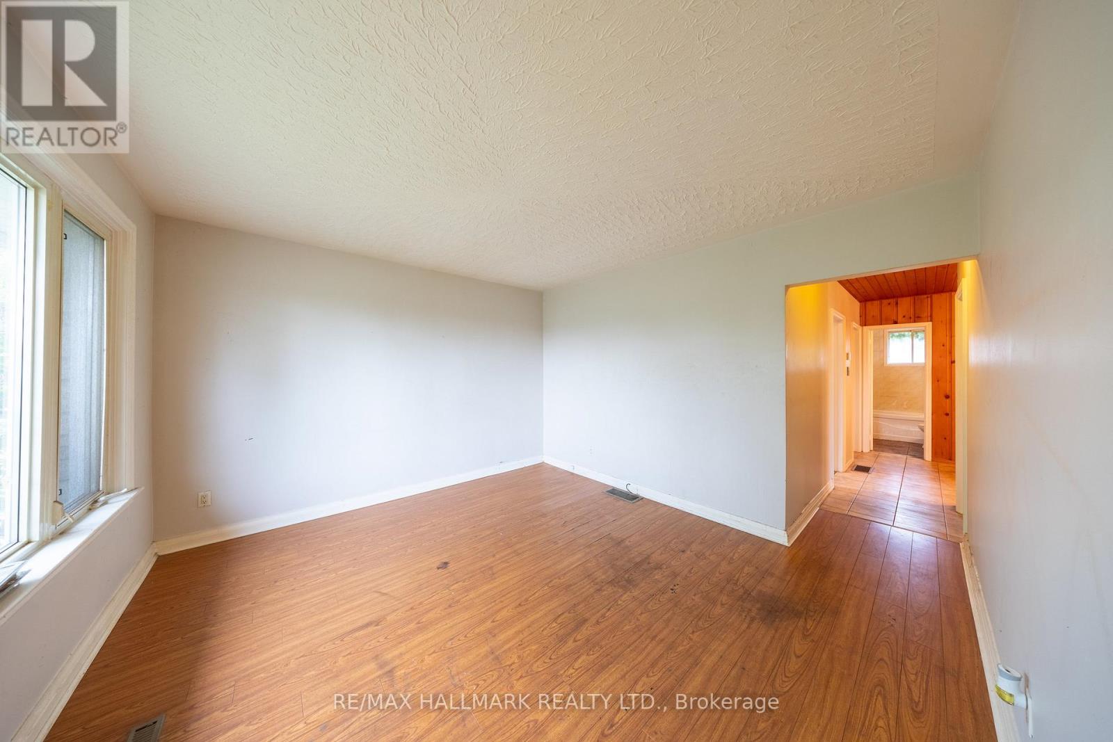 Photo 12 of 260 Farewell Avenue, Oshawa ON