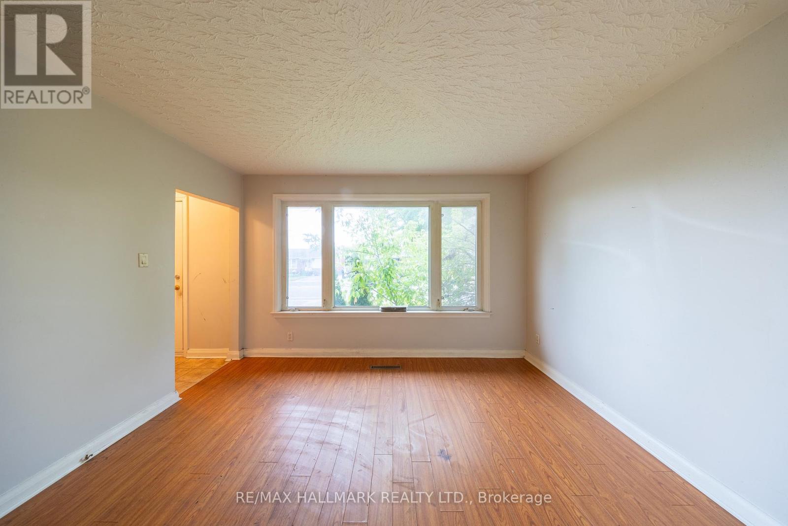 Photo 14 of 260 Farewell Avenue, Oshawa ON
