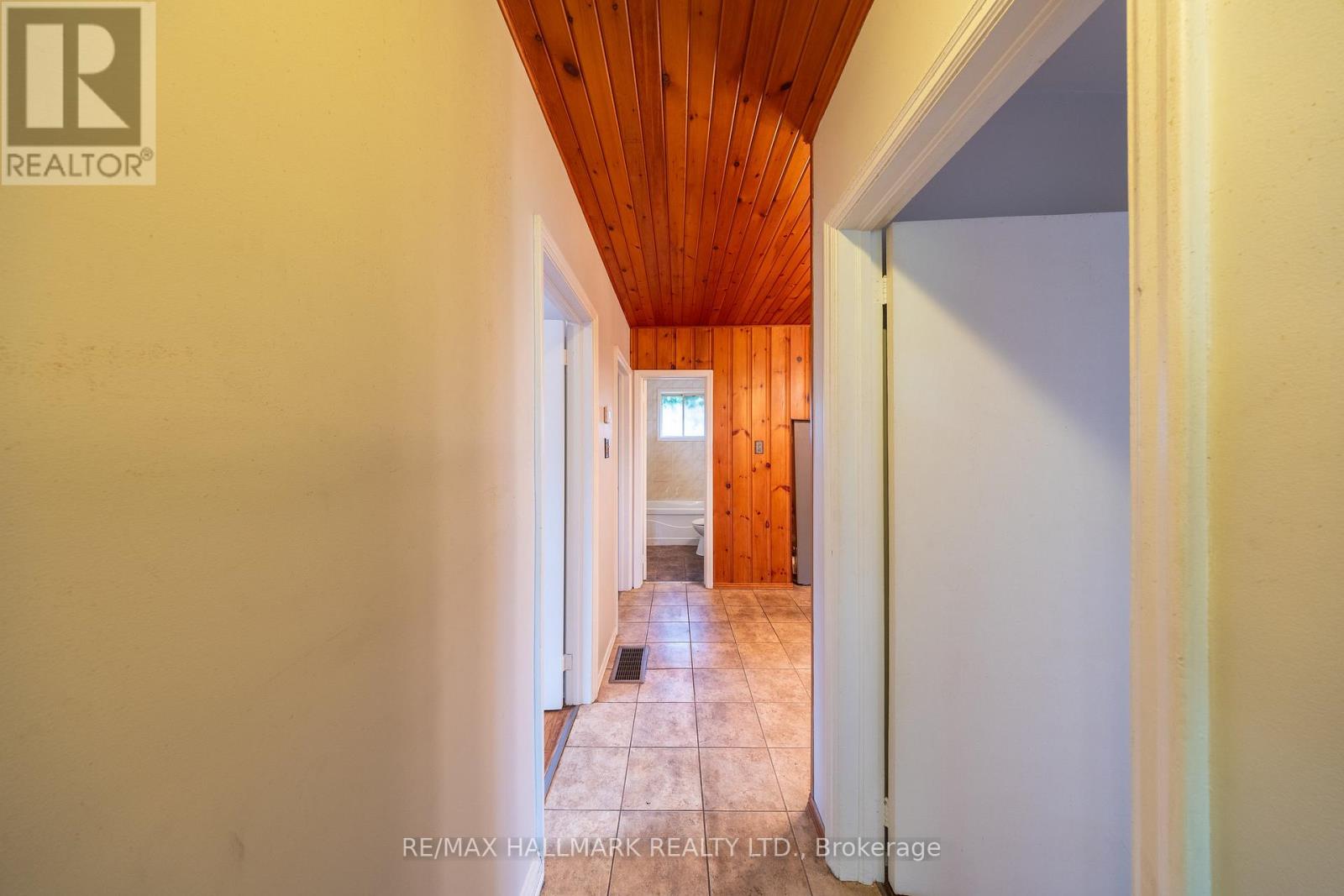 Photo 15 of 260 Farewell Avenue, Oshawa ON