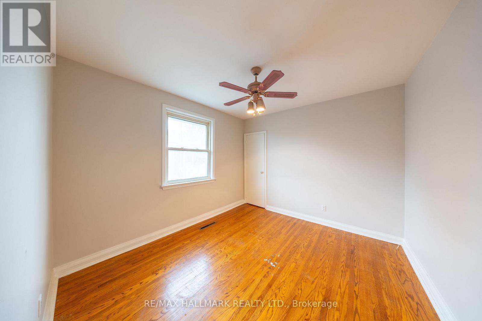 Photo 16 of 260 Farewell Avenue, Oshawa ON