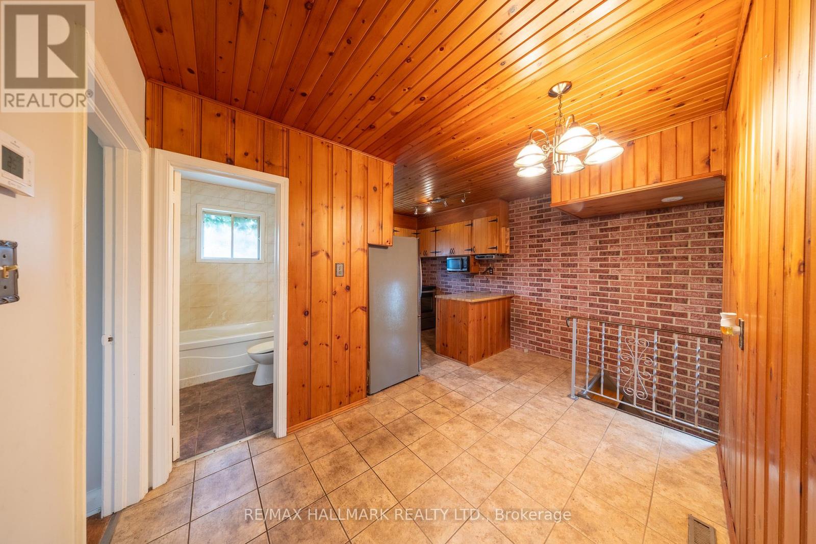 Photo 19 of 260 Farewell Avenue, Oshawa ON
