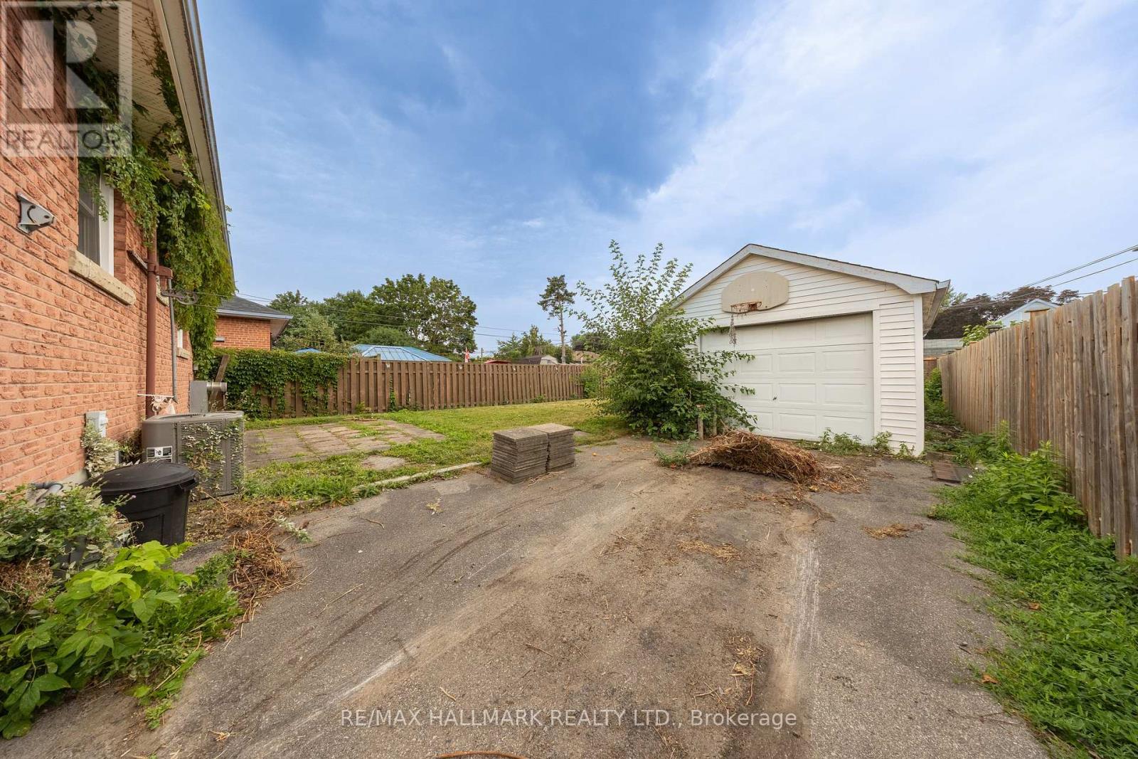 Photo 6 of 260 Farewell Avenue, Oshawa ON