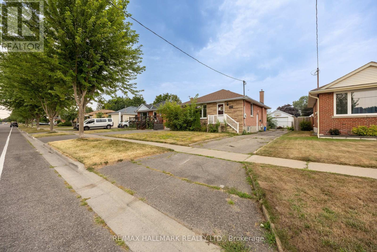 Photo 3 of 260 Farewell Avenue, Oshawa ON