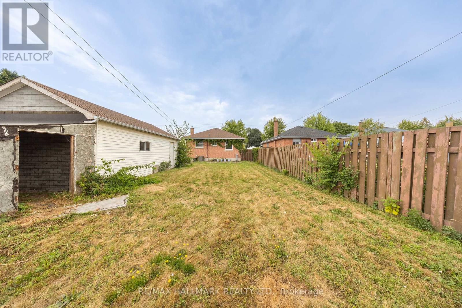 Photo 9 of 260 Farewell Avenue, Oshawa ON