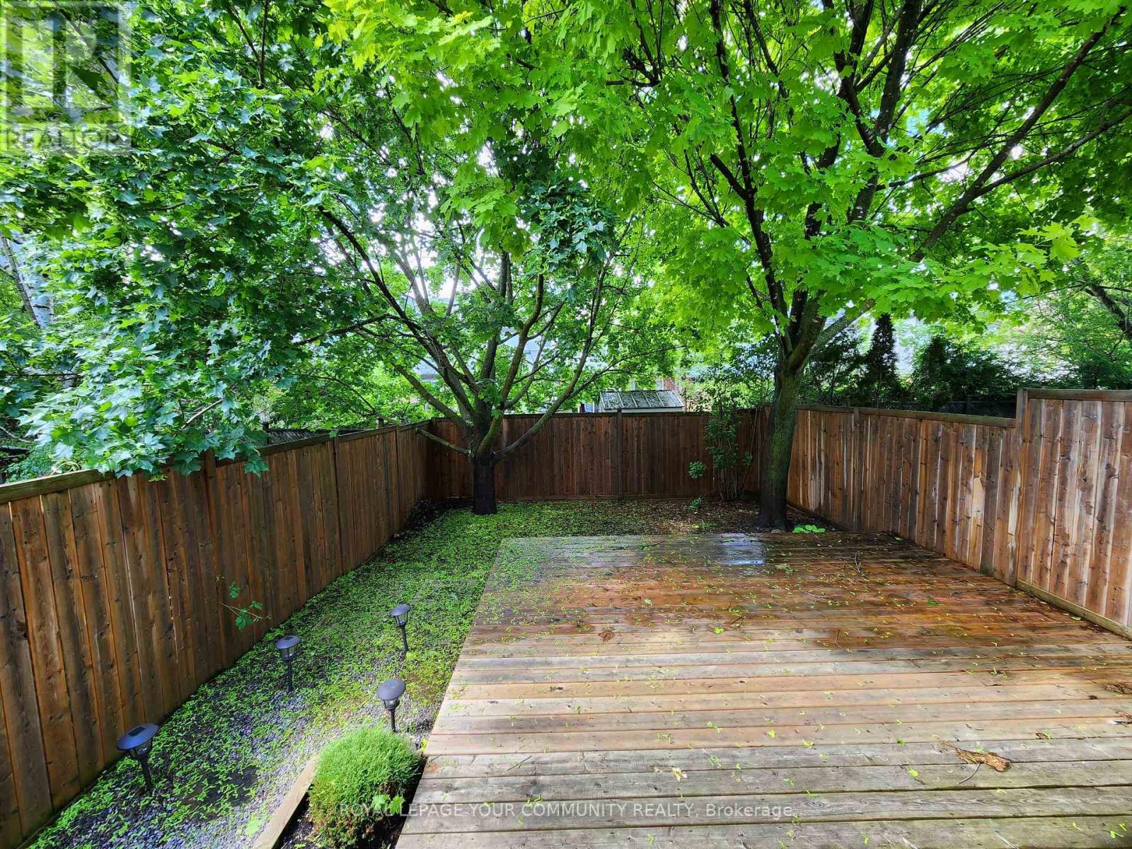 Photo 11 of 42 Woodroof Crescent, Aurora ON