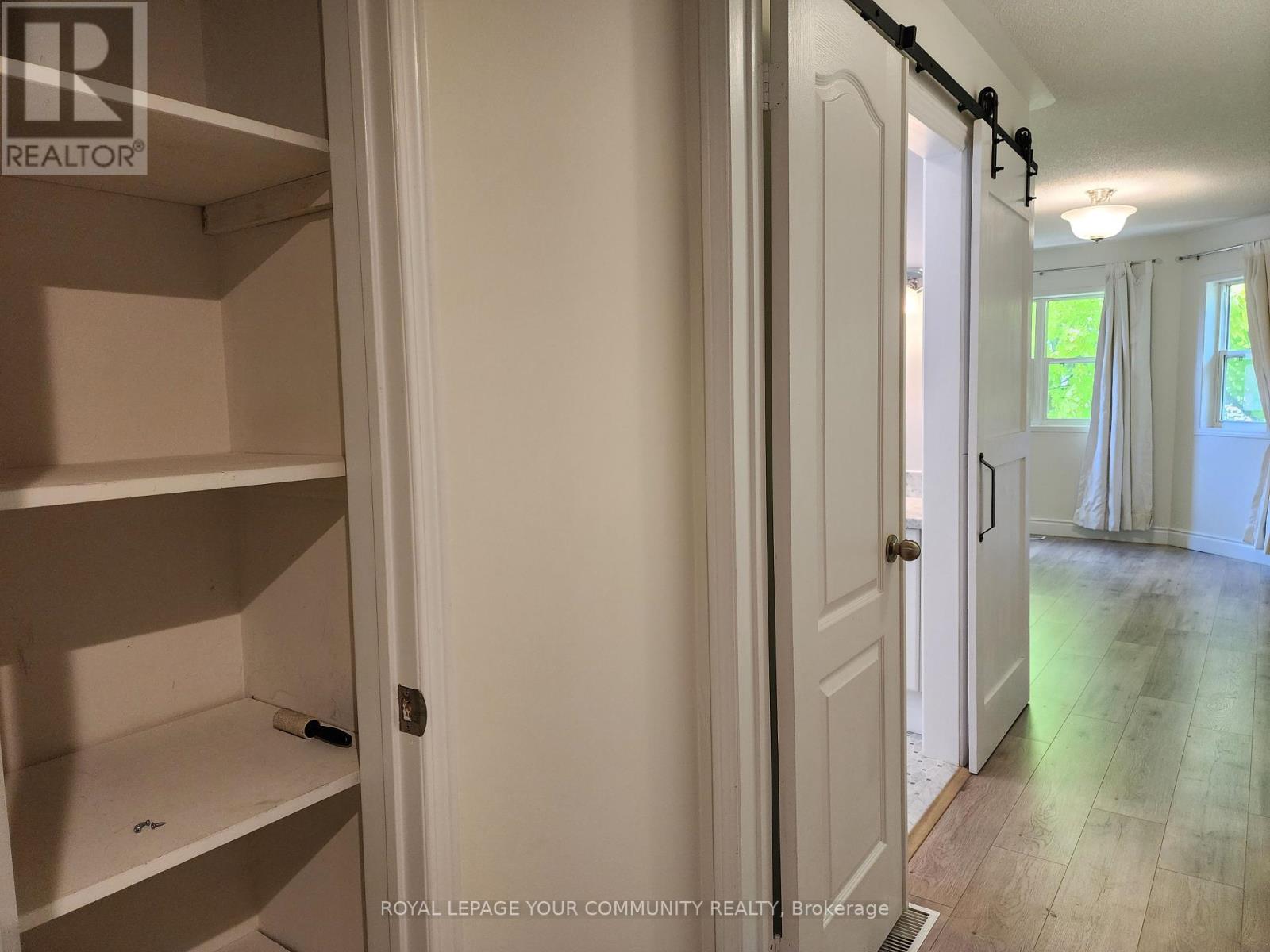 Photo 22 of 42 Woodroof Crescent, Aurora ON