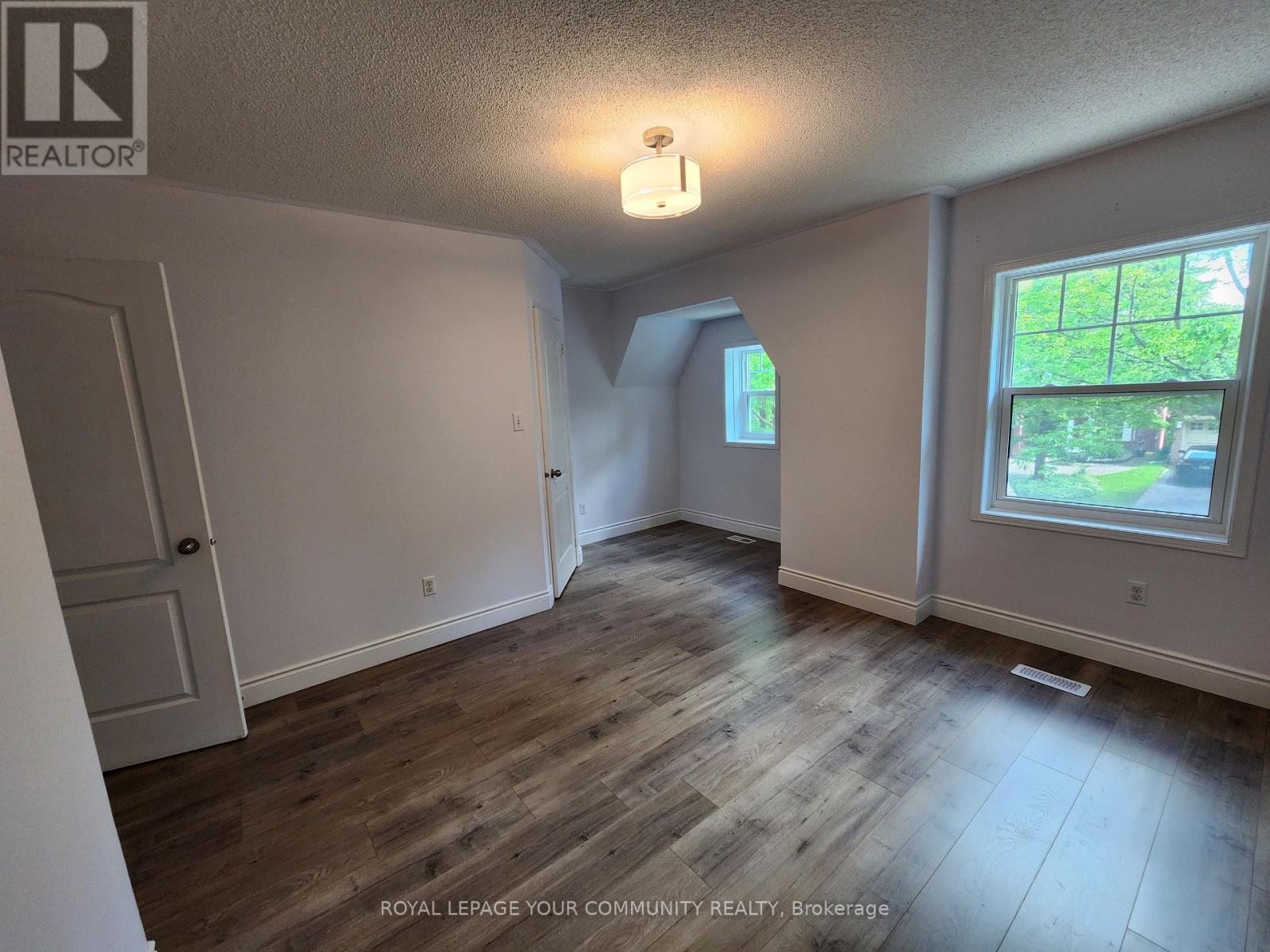 Photo 23 of 42 Woodroof Crescent, Aurora ON