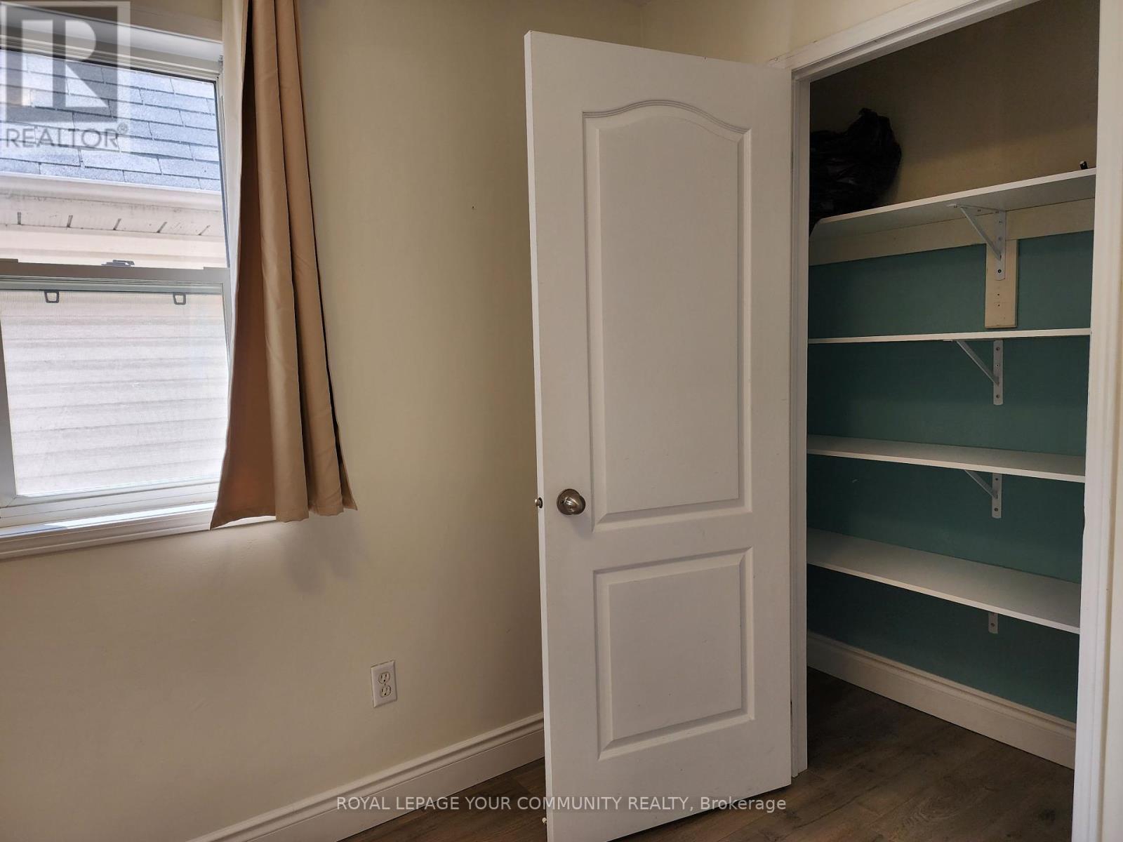 Photo 24 of 42 Woodroof Crescent, Aurora ON