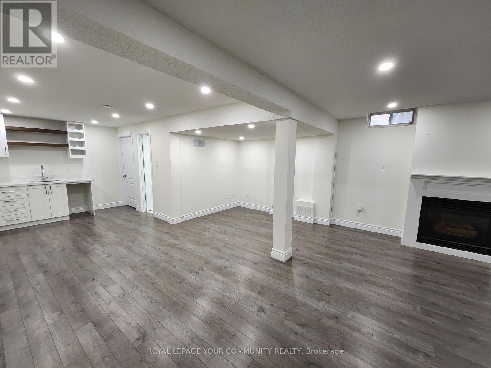 Photo 33 of 42 Woodroof Crescent, Aurora ON