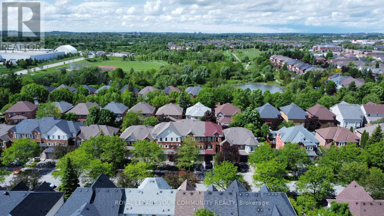 Photo 39 of 42 Woodroof Crescent, Aurora ON