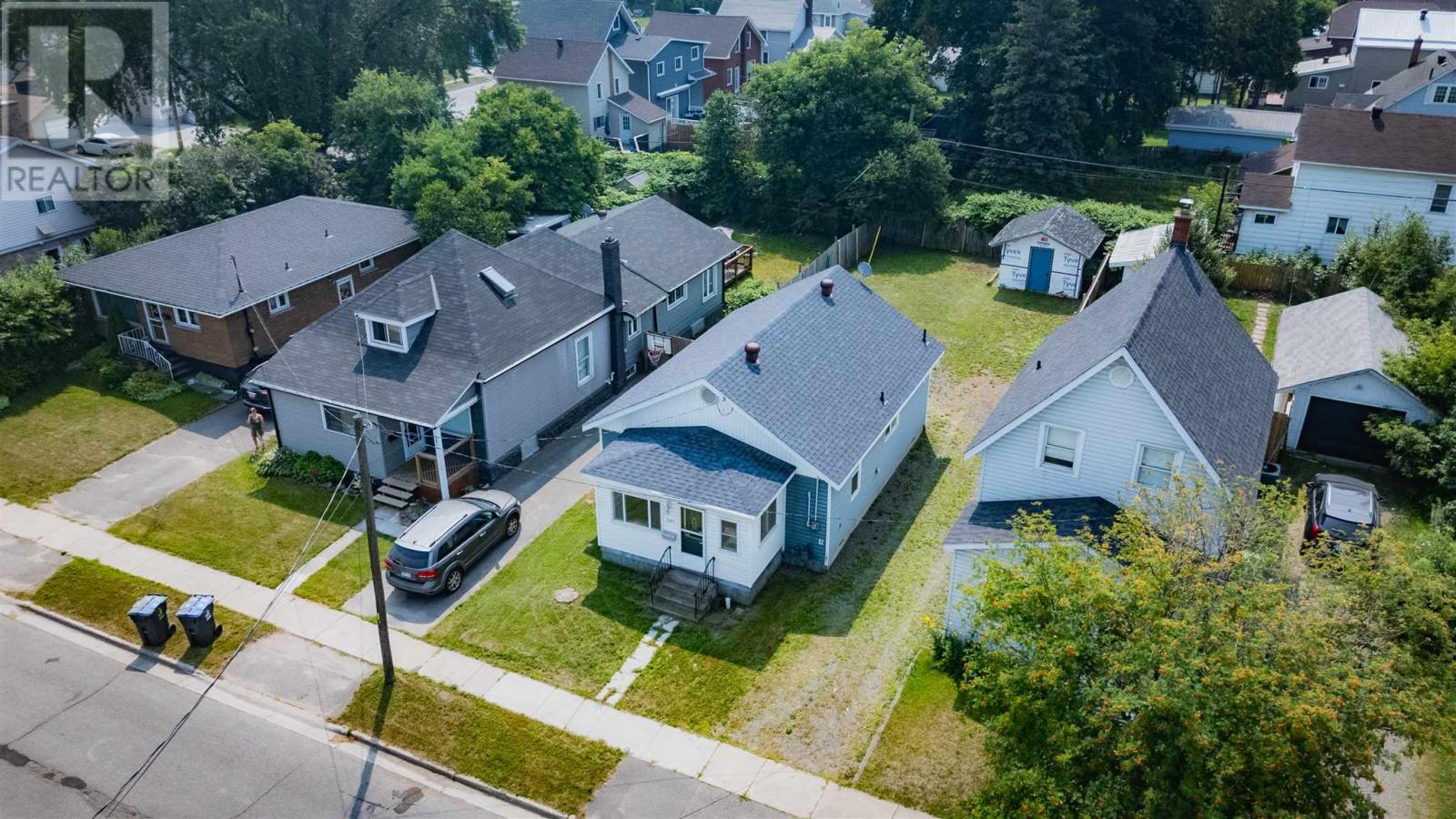 Photo 13 of 391 Douglas St, Sault Ste Marie ON