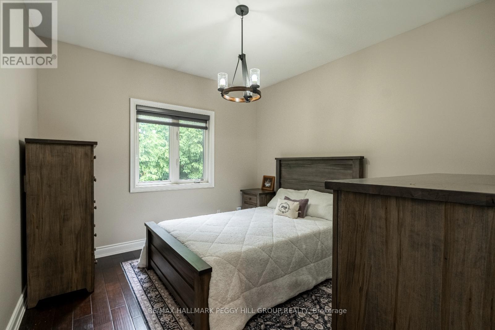 Photo 13 of 11 Emerald Terrace, Oromedonte ON