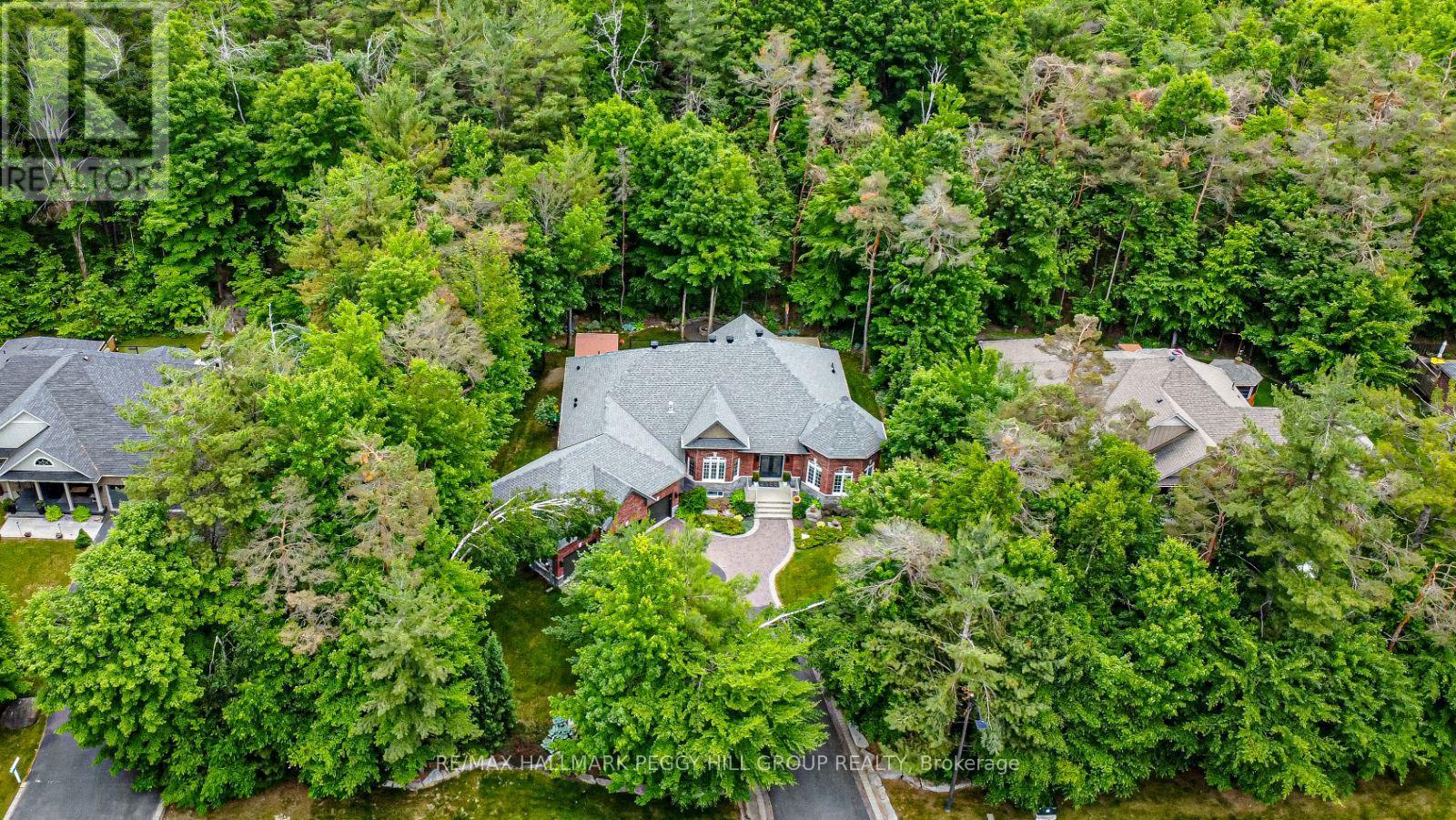 Photo 2 of 11 Emerald Terrace, Oromedonte ON
