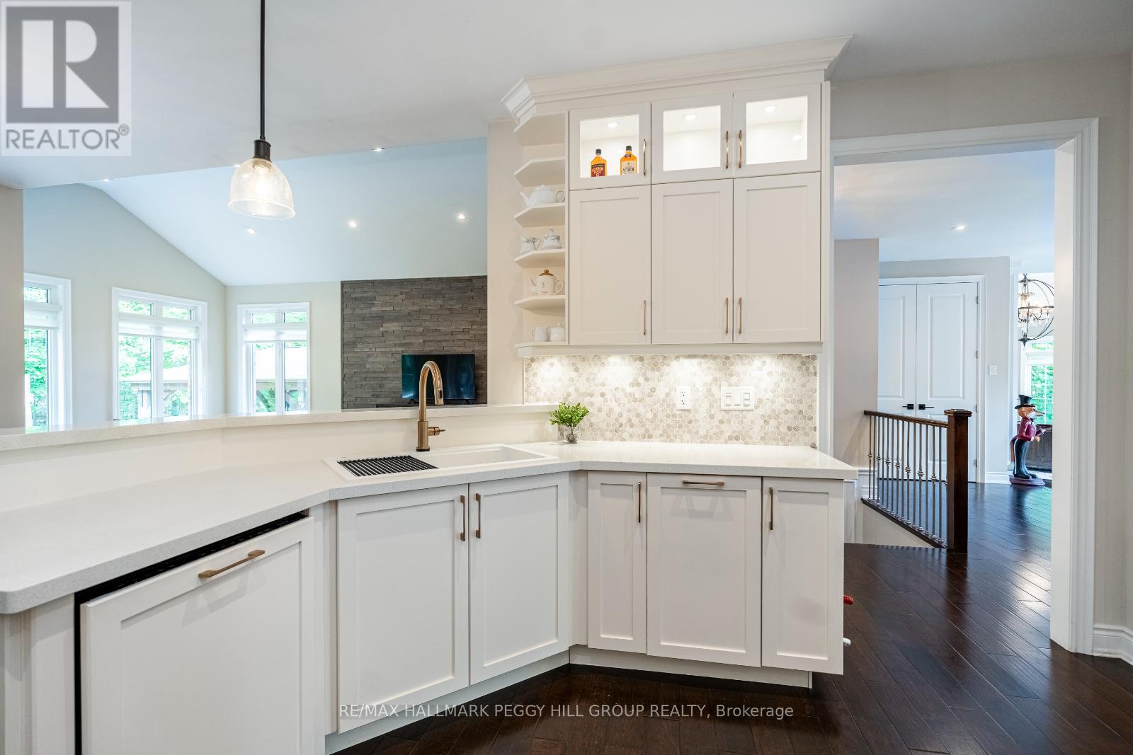 Photo 5 of 11 Emerald Terrace, Oromedonte ON
