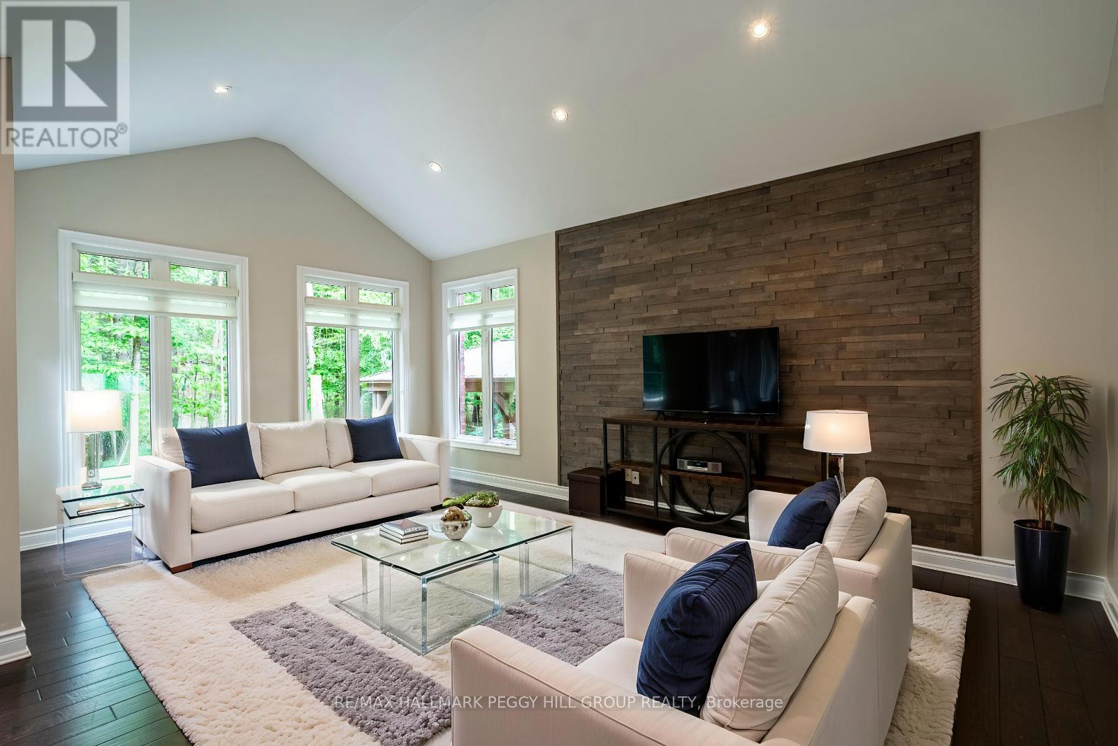 Photo 8 of 11 Emerald Terrace, Oromedonte ON