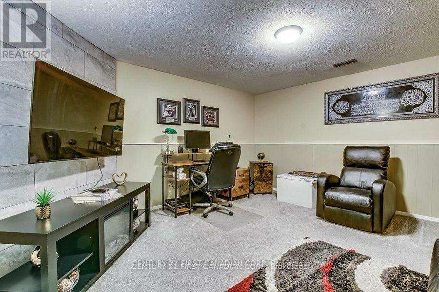 Photo 15 of 32 700 Exeter Road, London South ON