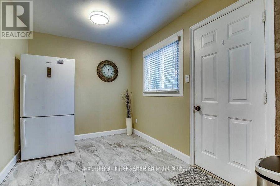 Photo 7 of 32 700 Exeter Road, London South ON
