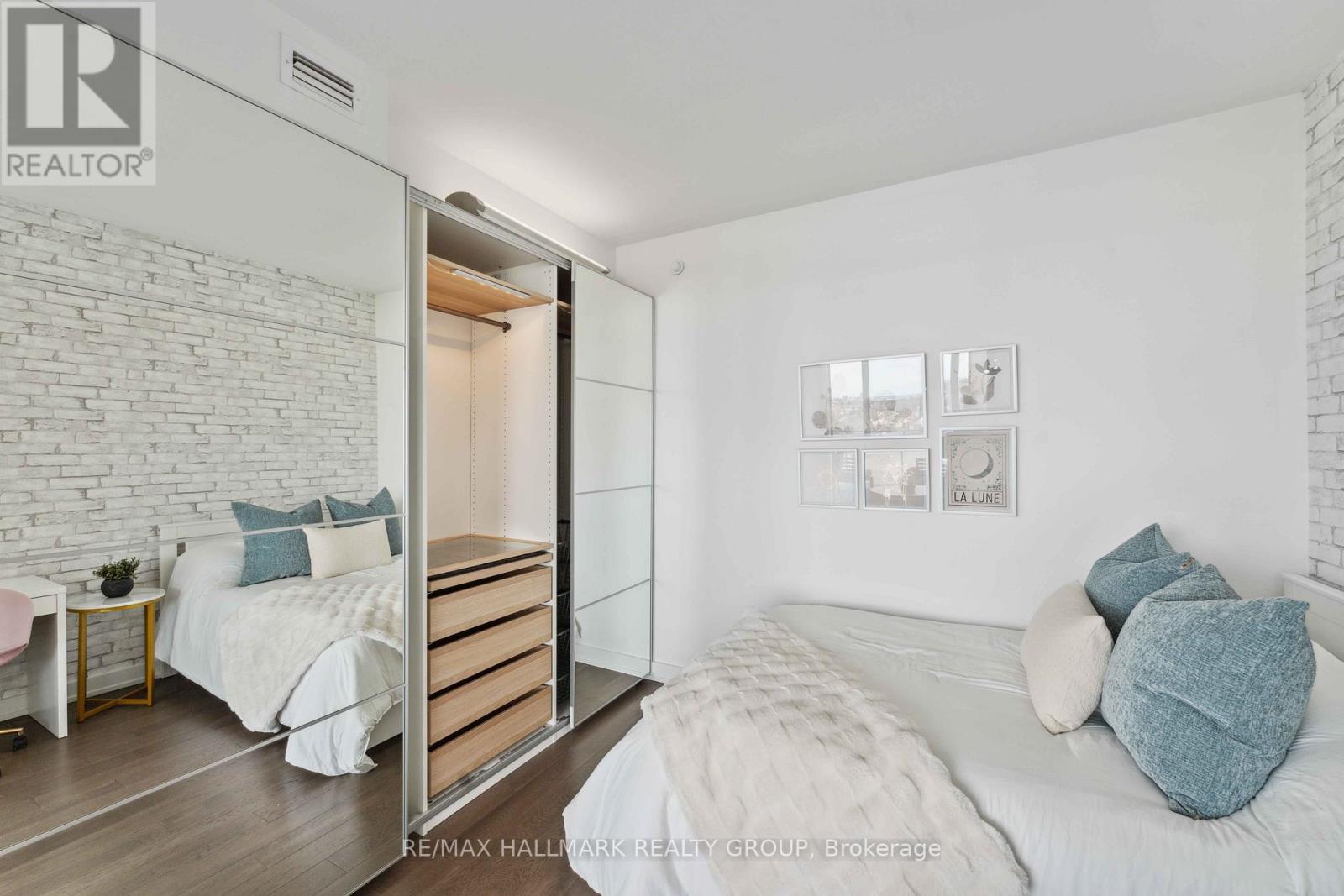 Photo 11 of 1602 111 Champagne Avenue S, Ottawa ON
