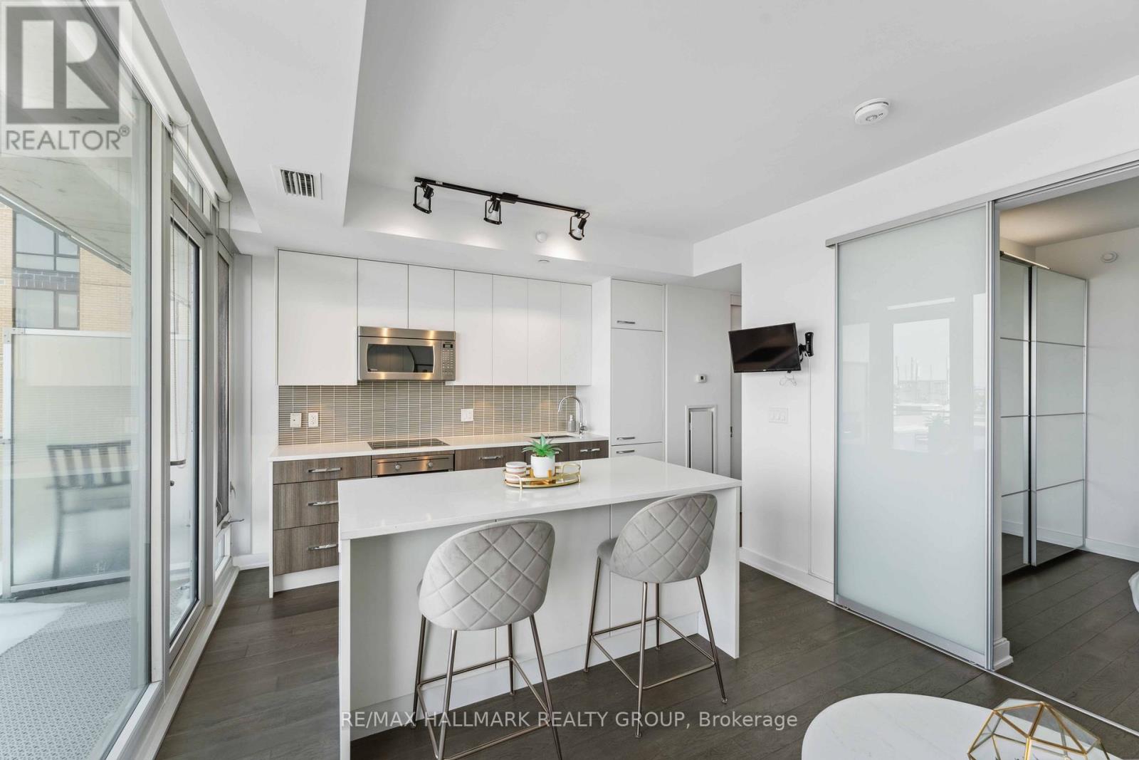 Kitchen/Breakfast Bar