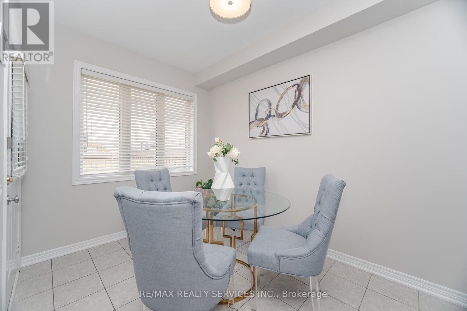 Photo 16 of 20 Blackberry Valley Crescent, Caledon ON
