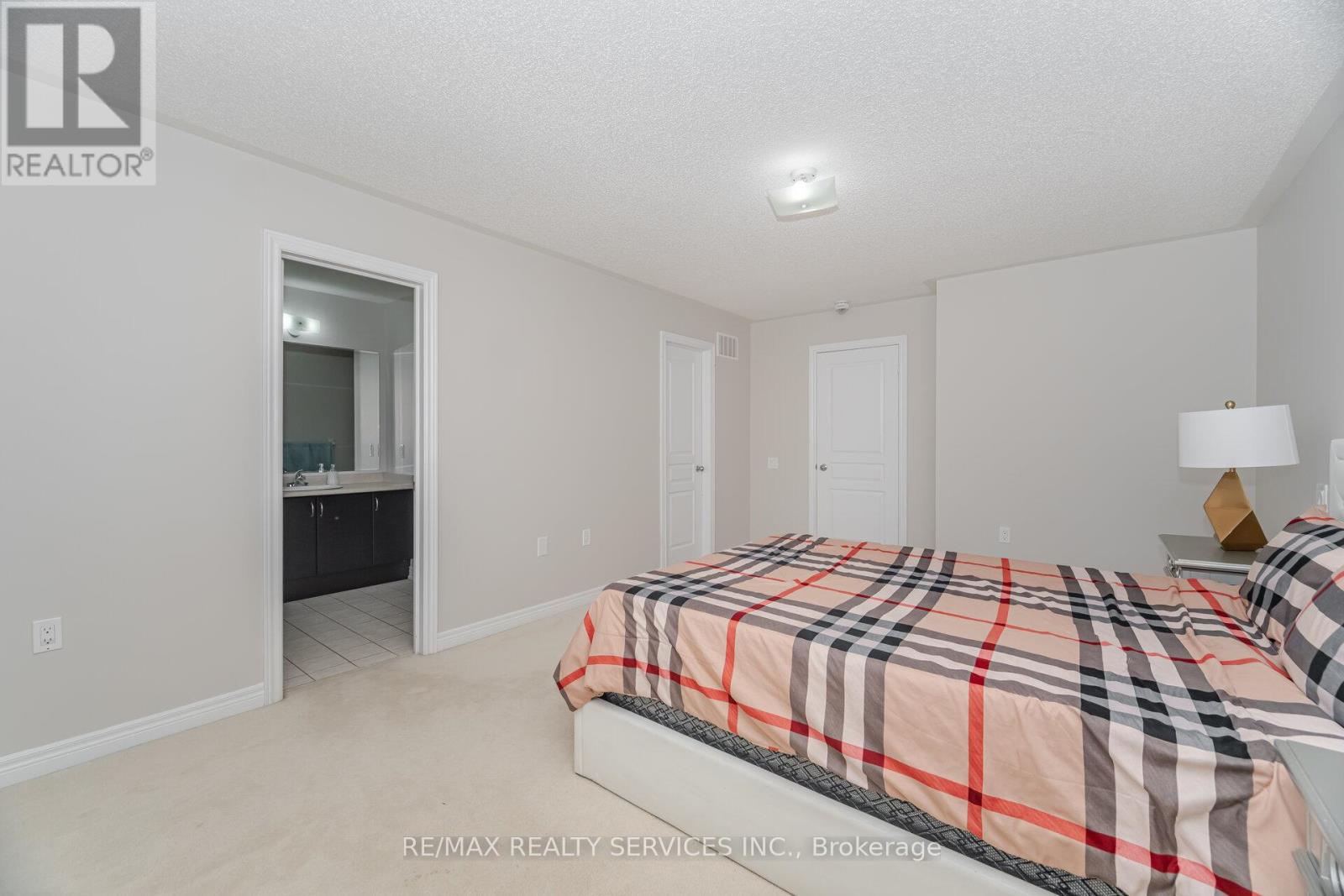 Photo 23 of 20 Blackberry Valley Crescent, Caledon ON
