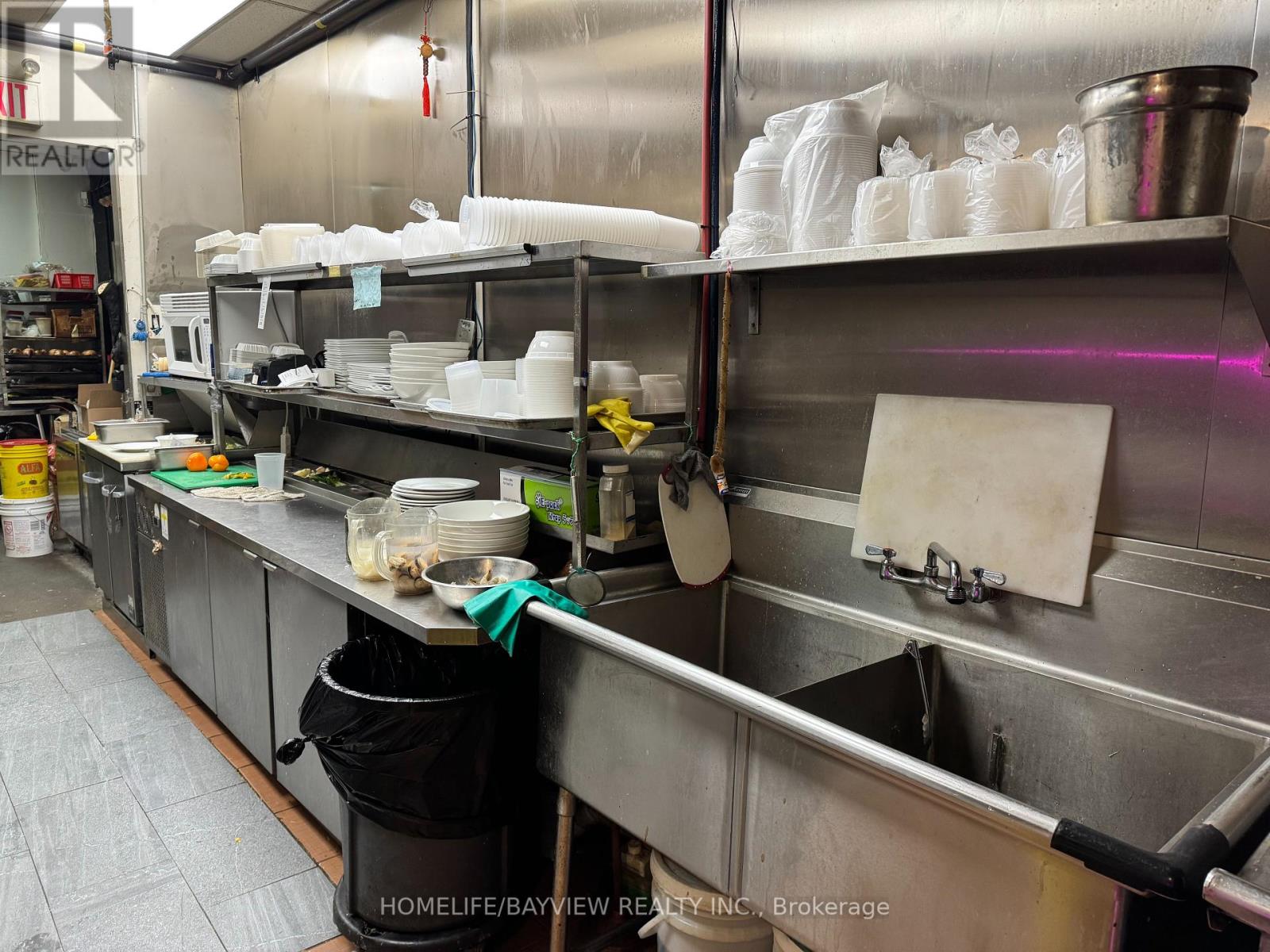 Photo 11 of 3 16640 Yonge Street, Newmarket ON