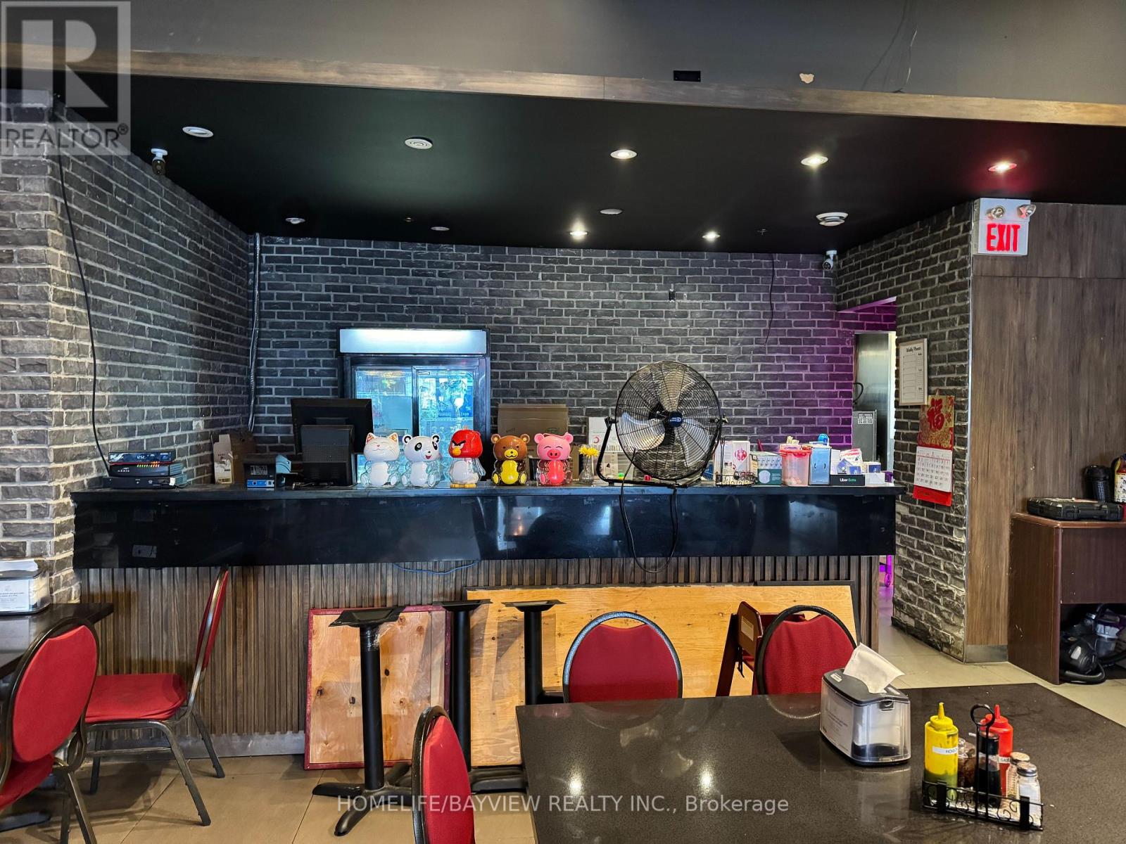 Photo 8 of 3 16640 Yonge Street, Newmarket ON