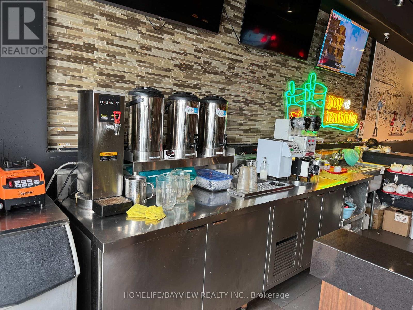 Photo 5 of 3 16640 Yonge Street, Newmarket ON