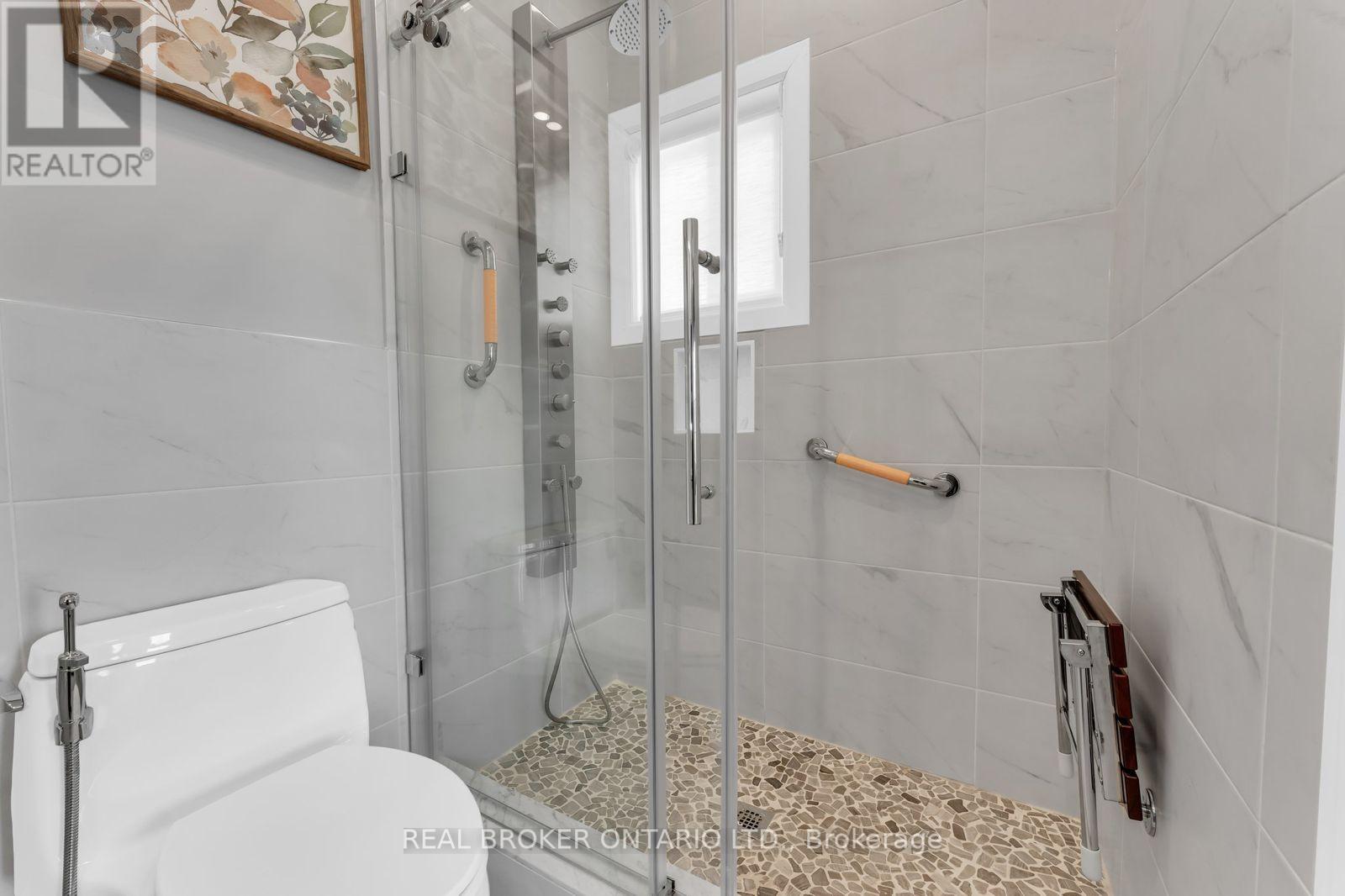 Photo 7 of 2293 Woodcrest Drive, Oakville ON