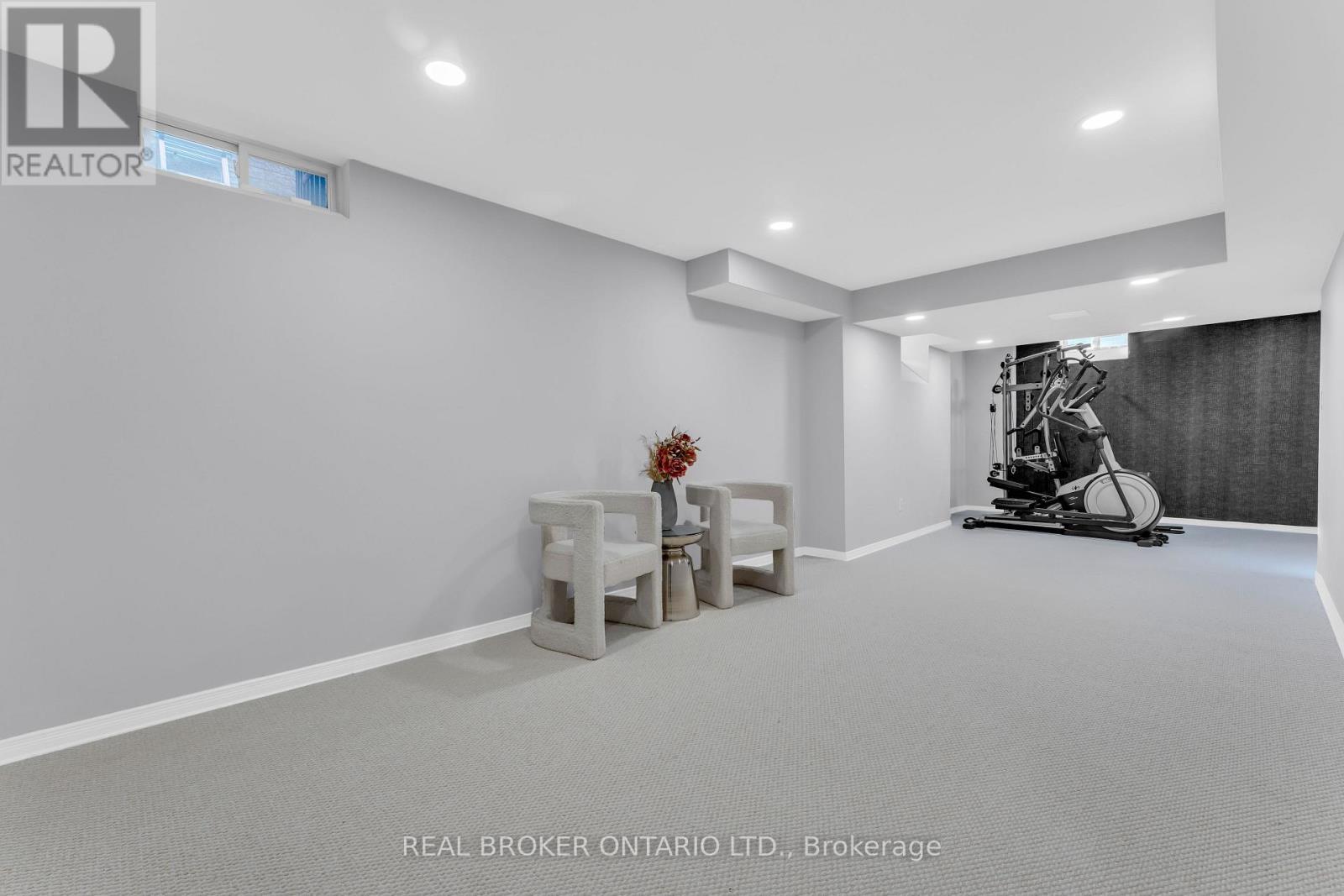 Photo 11 of 2293 Woodcrest Drive, Oakville ON