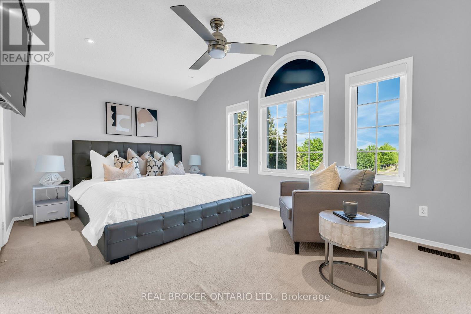 Photo 9 of 2293 Woodcrest Drive, Oakville ON