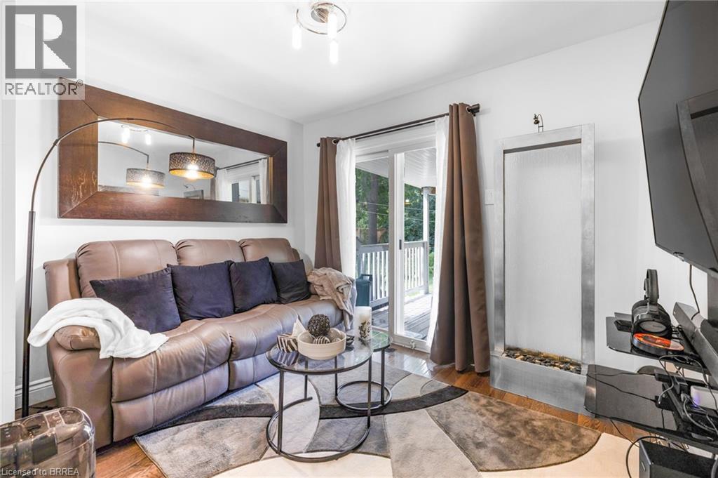 Photo 10 of 29 Whitehead Street, Brantford ON