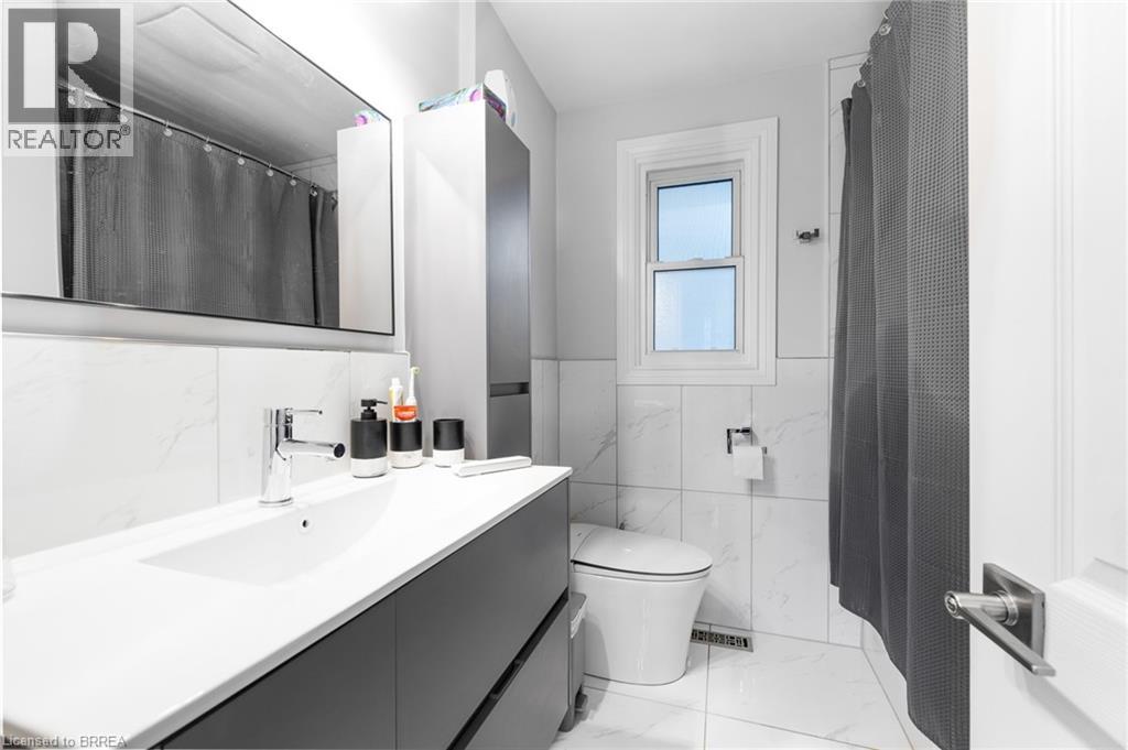 Photo 12 of 29 Whitehead Street, Brantford ON