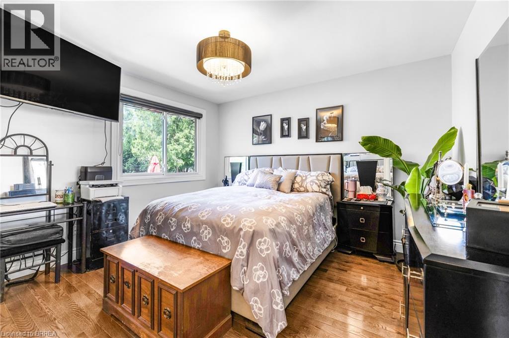 Photo 9 of 29 Whitehead Street, Brantford ON