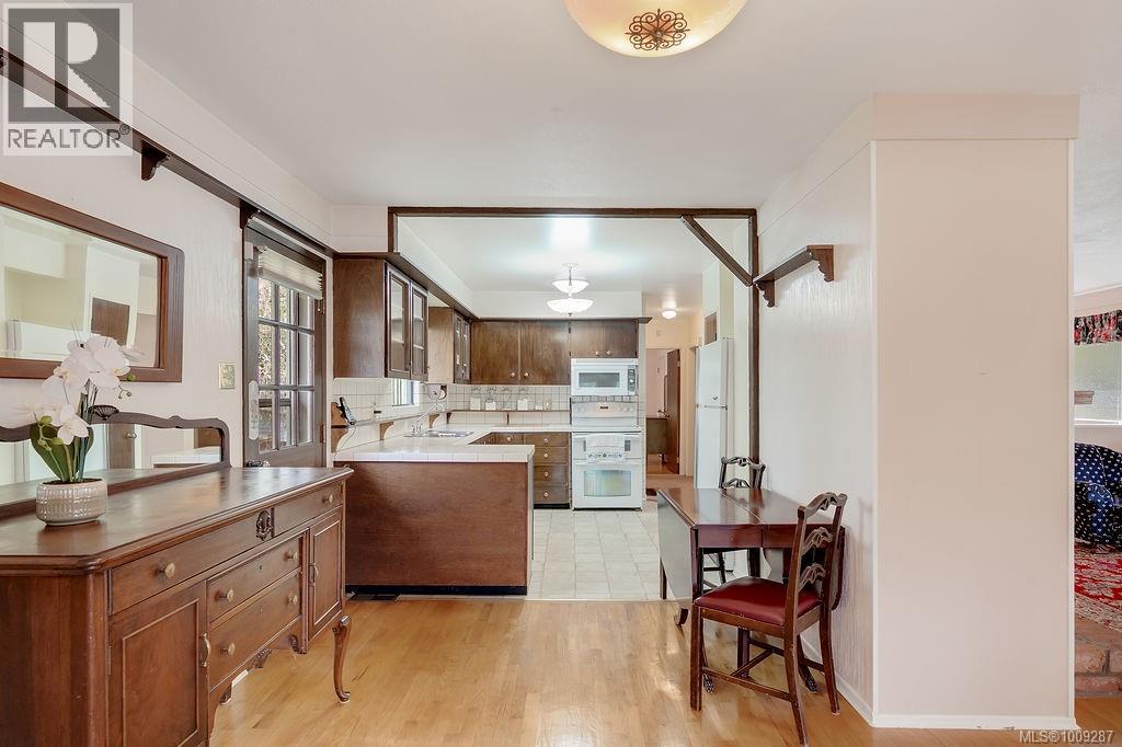 Photo 11 of 1080 Holly Park Rd, Central Saanich BC