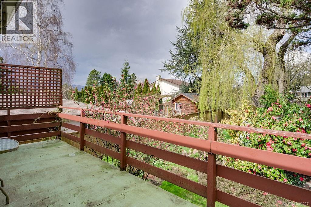 Photo 15 of 1080 Holly Park Rd, Central Saanich BC