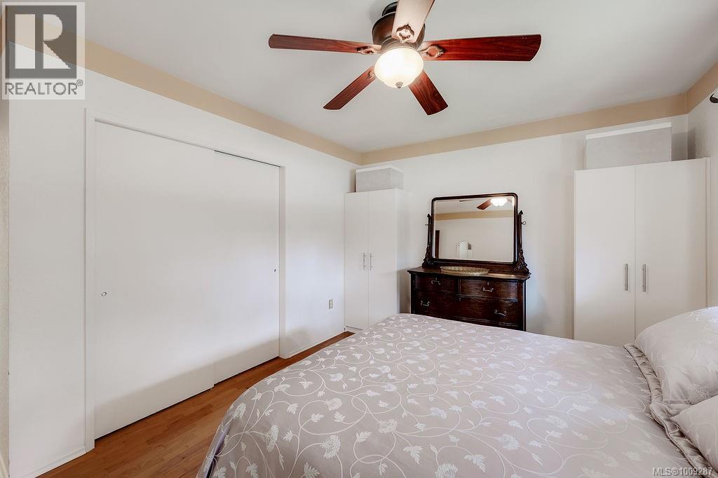 Photo 2 of 1080 Holly Park Rd, Central Saanich BC