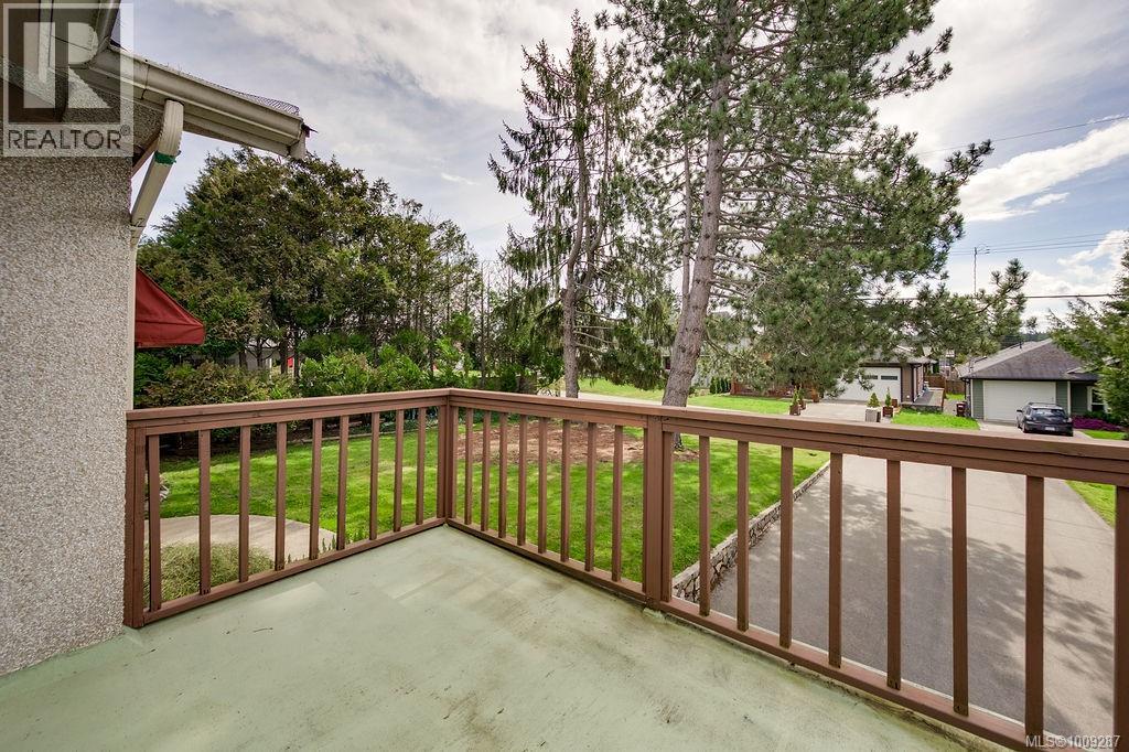 Photo 5 of 1080 Holly Park Rd, Central Saanich BC