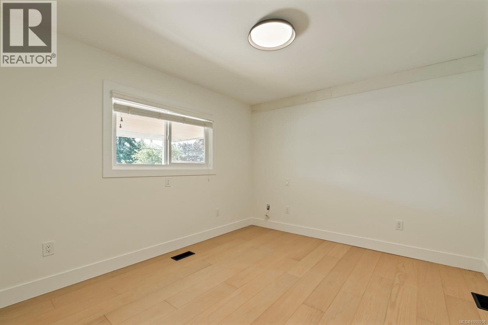 Photo 23 of 1873 San Juan Ave, Saanich BC