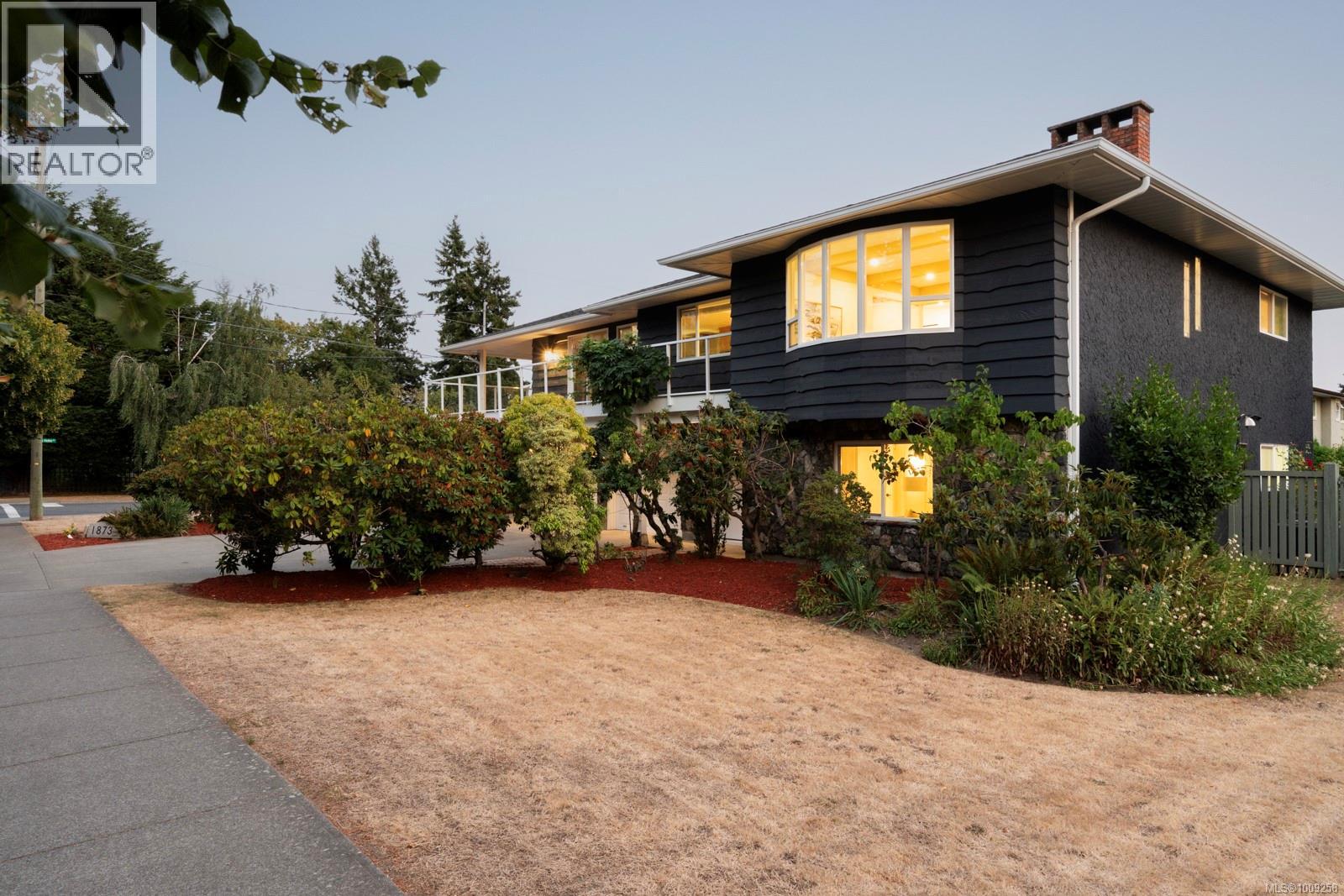 Photo 51 of 1873 San Juan Ave, Saanich BC