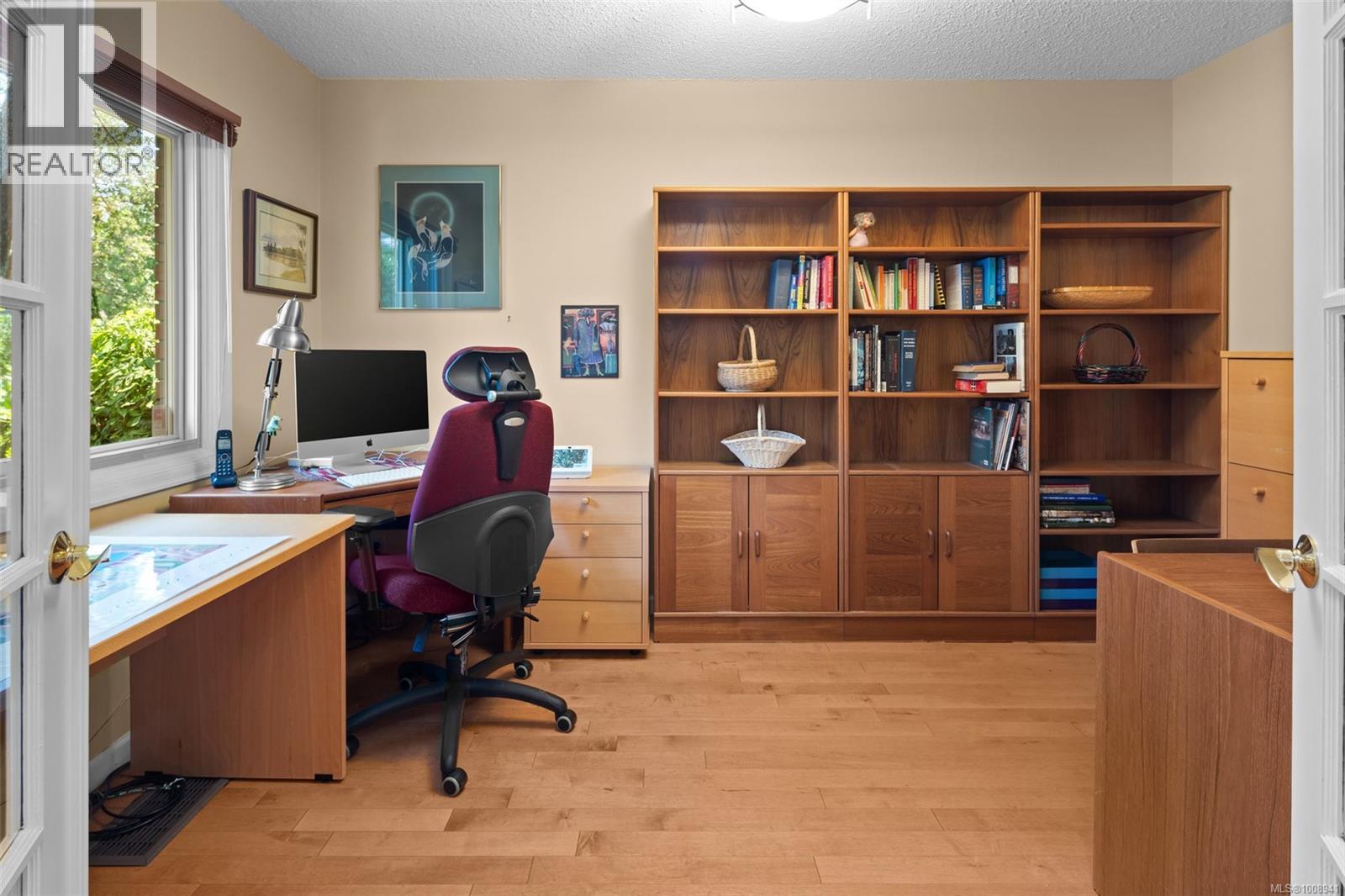 Photo 15 of 4216 Lynnfield Cres, Saanich BC